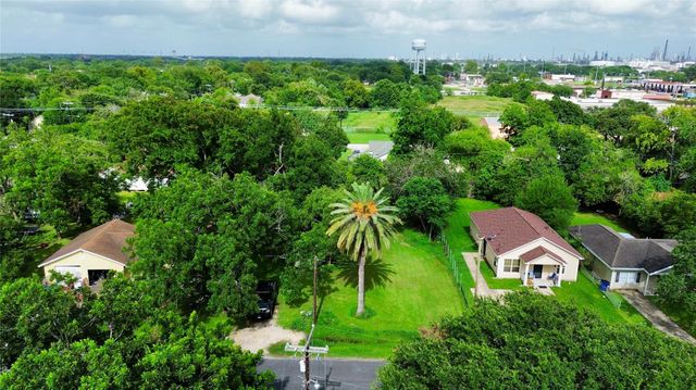 118 28th Street N, Texas City, TX 77590