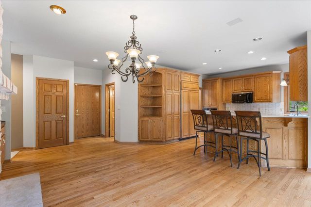 W275N1891 Cabin Creek COURT, Pewaukee, WI 53072