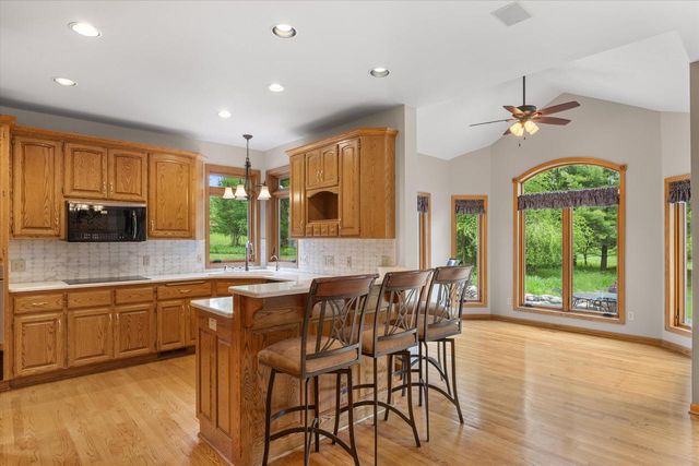 W275N1891 Cabin Creek COURT, Pewaukee, WI 53072