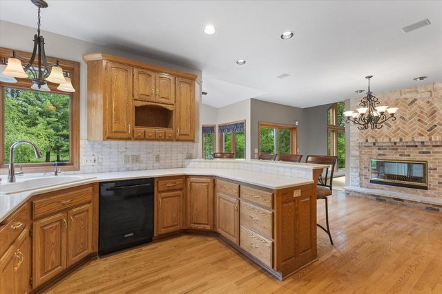 W275N1891 Cabin Creek COURT, Pewaukee, WI 53072