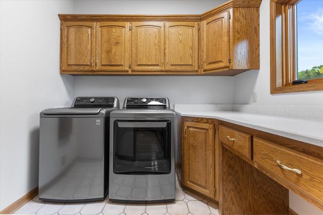 W275N1891 Cabin Creek COURT, Pewaukee, WI 53072