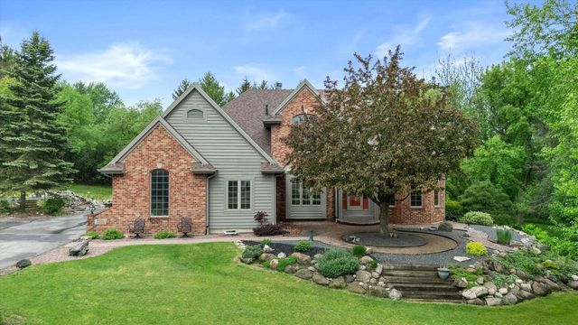 W275N1891 Cabin Creek COURT, Pewaukee, WI 53072