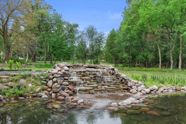 W275N1891 Cabin Creek COURT, Pewaukee, WI 53072