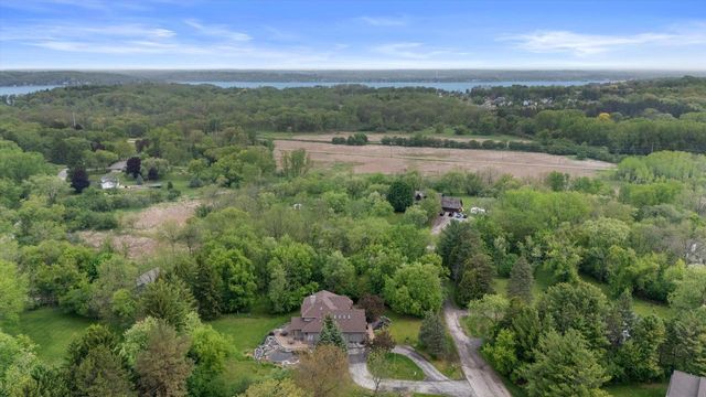 W275N1891 Cabin Creek COURT, Pewaukee, WI 53072