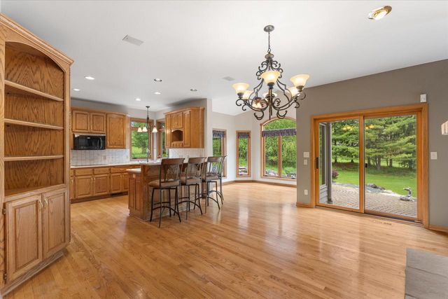 W275N1891 Cabin Creek COURT, Pewaukee, WI 53072