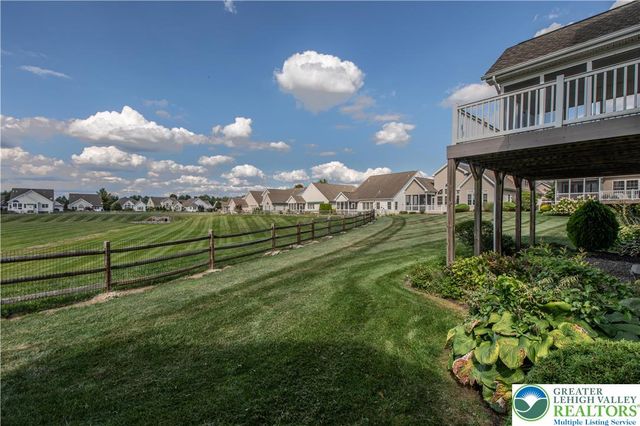 18 Glasgow Way, Easton, PA 18045