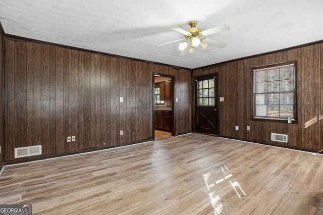 5825 Golden West Trail SW, Lilburn, GA 30047