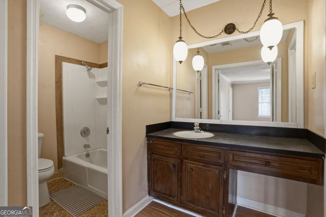 5825 Golden West Trail SW, Lilburn, GA 30047