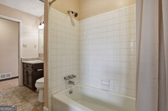 5825 Golden West Trail SW, Lilburn, GA 30047