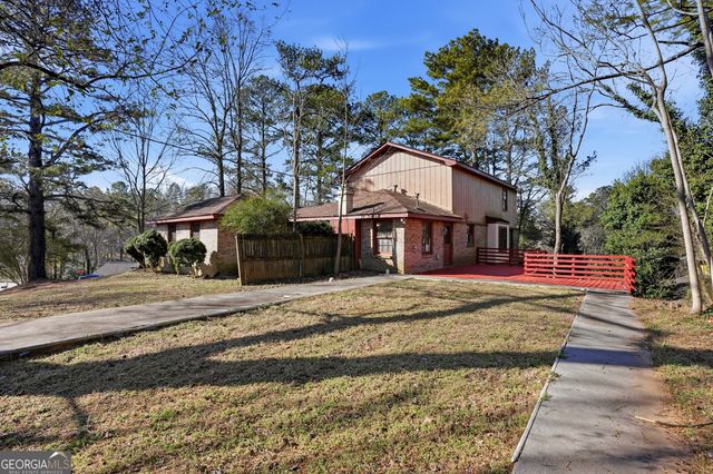 5825 Golden West Trail SW, Lilburn, GA 30047