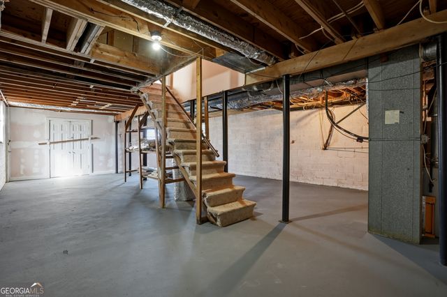 5825 Golden West Trail SW, Lilburn, GA 30047