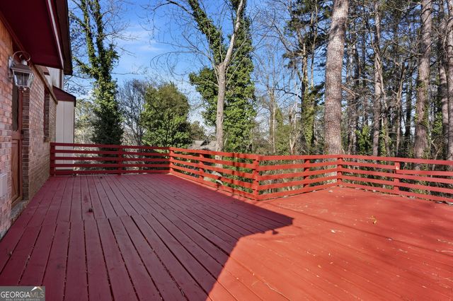 5825 Golden West Trail SW, Lilburn, GA 30047