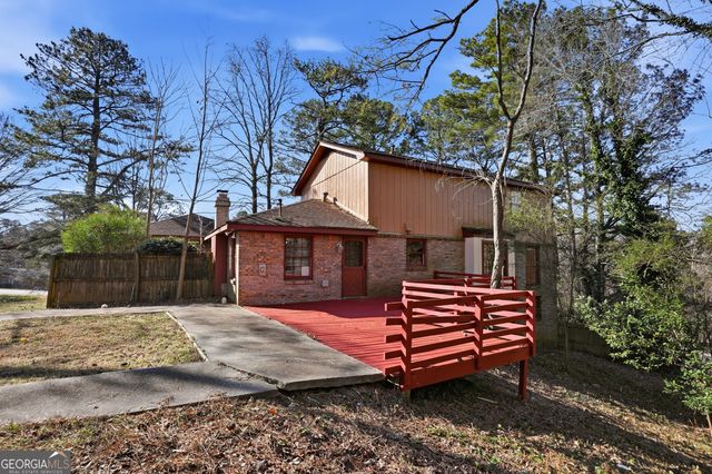 5825 Golden West Trail SW, Lilburn, GA 30047