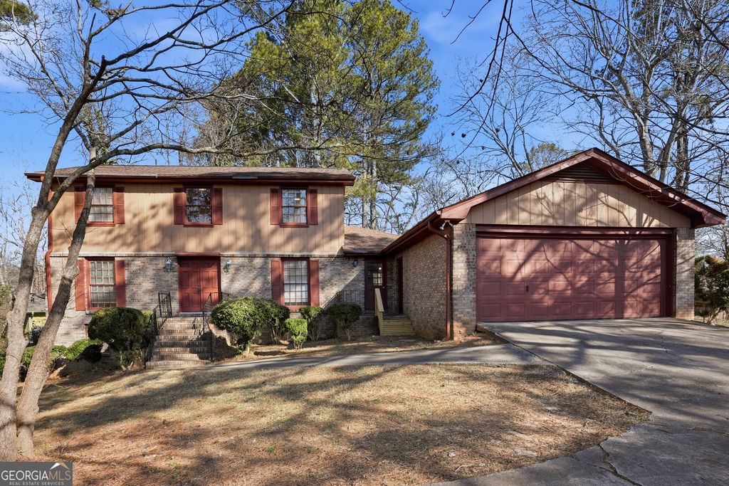 5825 Golden West Trail SW, Lilburn, GA 30047