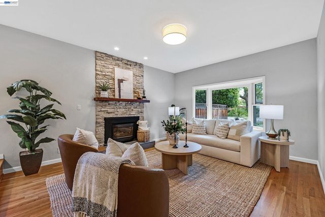 627 17Th Ave, Menlo Park, CA 94025