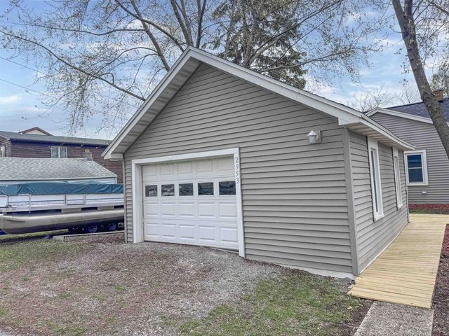 2953 SHADOW LANE, Oshkosh, WI 54901