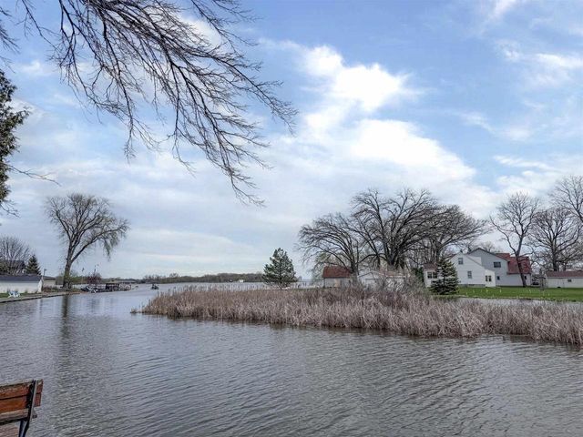 2953 SHADOW LANE, Oshkosh, WI 54901