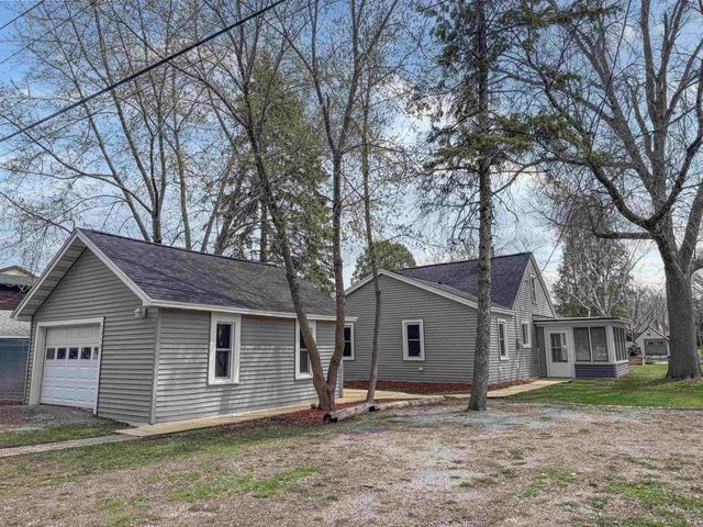 2953 SHADOW LANE, Oshkosh, WI 54901