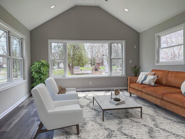 2953 SHADOW LANE, Oshkosh, WI 54901