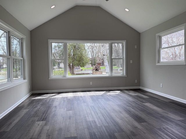 2953 SHADOW LANE, Oshkosh, WI 54901