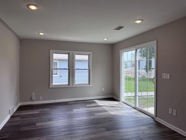 2953 SHADOW LANE, Oshkosh, WI 54901