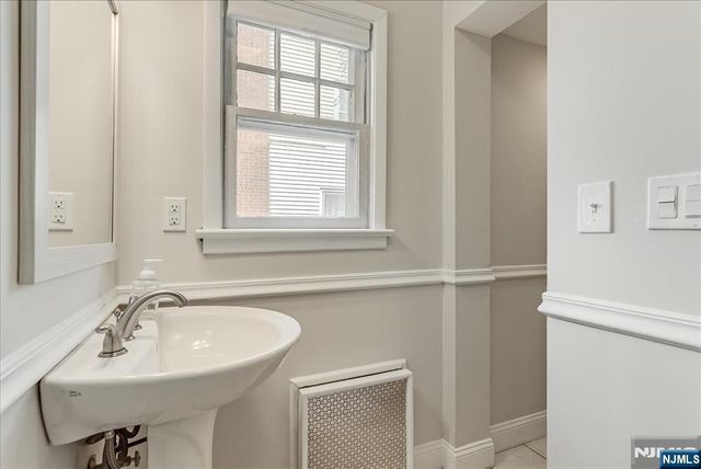 143 Parmelee Avenue, Hawthorne, NJ 07506