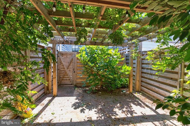 1225 E ST SE, Washington, DC 20003