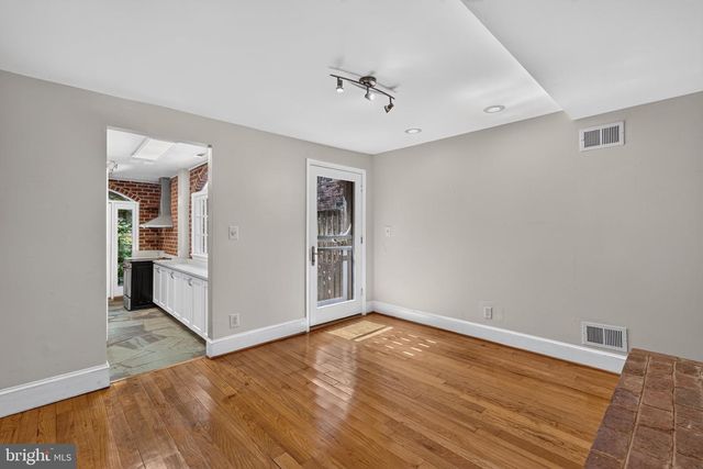 1225 E ST SE, Washington, DC 20003