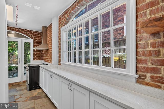 1225 E ST SE, Washington, DC 20003
