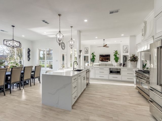 19 Meadowcreek Drive, Melissa, TX 75454