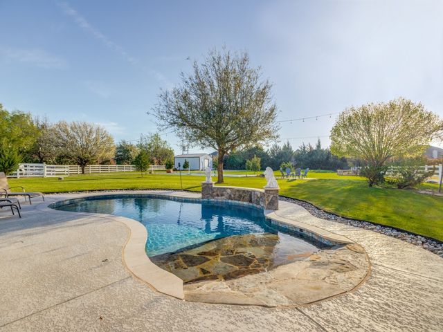 19 Meadowcreek Drive, Melissa, TX 75454