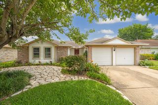 750 Sugar Hill Drive, La Porte, TX 77571