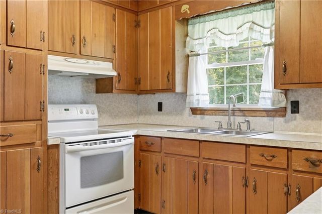 464 Cedar Drive, Winston-salem, NC 27107
