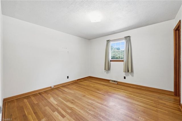 464 Cedar Drive, Winston-salem, NC 27107