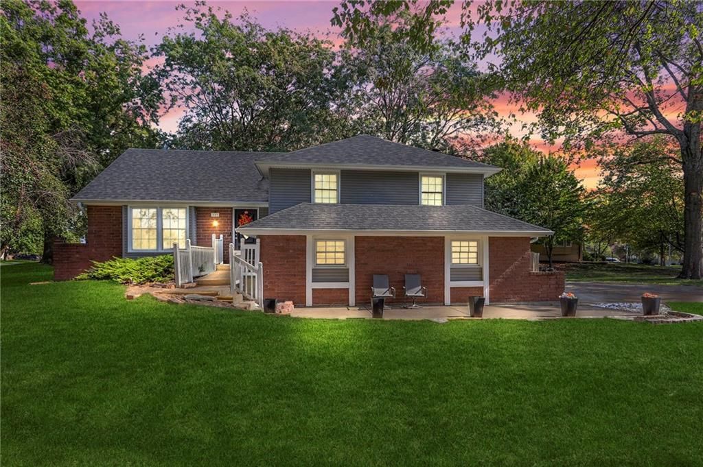 227 N Woodson Drive, Raymore, MO 64083