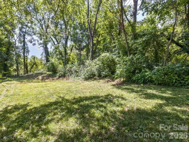 20 Cottage Street, Woodfin, NC 28804