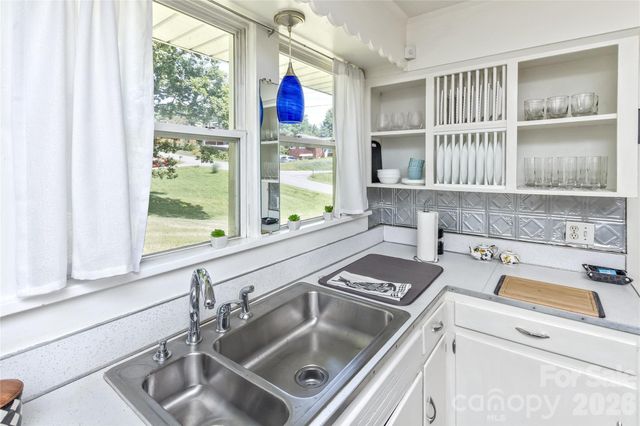20 Cottage Street, Woodfin, NC 28804