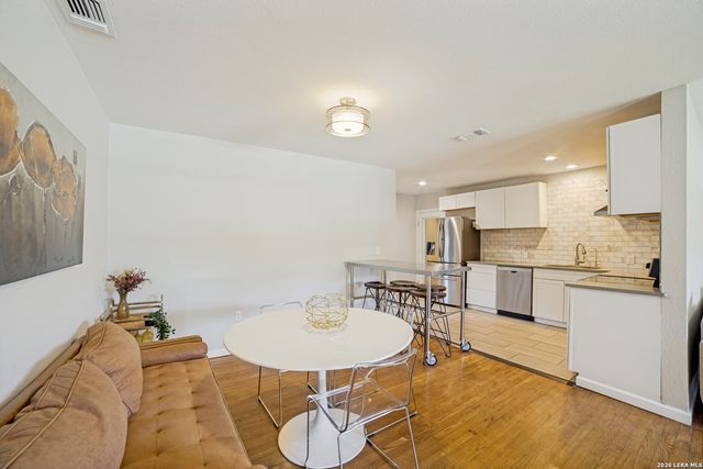 2540 W SUMMIT AVE, San Antonio, TX 78228