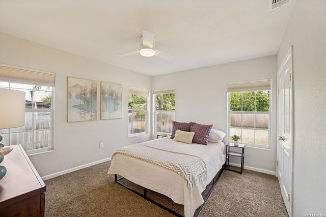 2540 W SUMMIT AVE, San Antonio, TX 78228