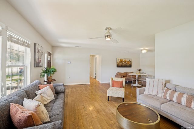 2540 W SUMMIT AVE, San Antonio, TX 78228