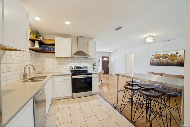 2540 W SUMMIT AVE, San Antonio, TX 78228