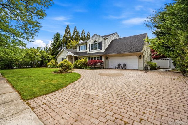 18 Sherwood Lane, Roslyn Heights, NY 11577