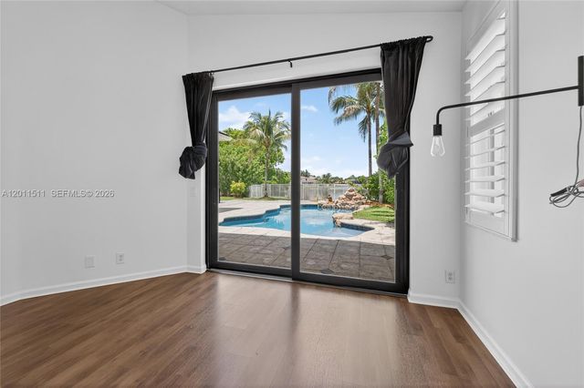812 Regal Cove Rd, Weston, FL 33327