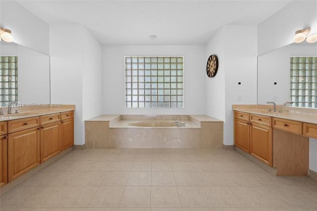 812 Regal Cove Rd, Weston, FL 33327