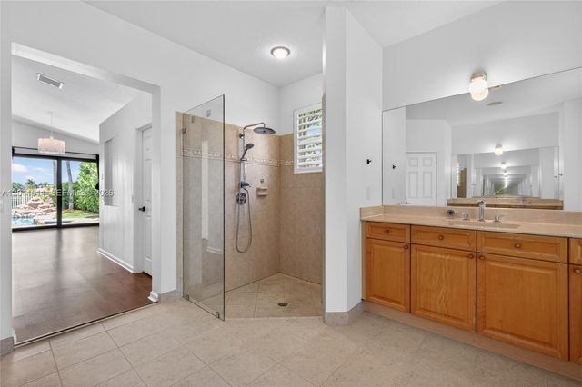 812 Regal Cove Rd, Weston, FL 33327