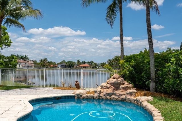 812 Regal Cove Rd, Weston, FL 33327