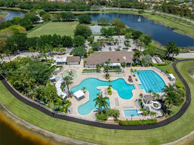 812 Regal Cove Rd, Weston, FL 33327