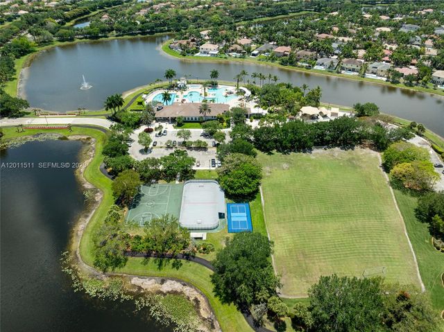 812 Regal Cove Rd, Weston, FL 33327