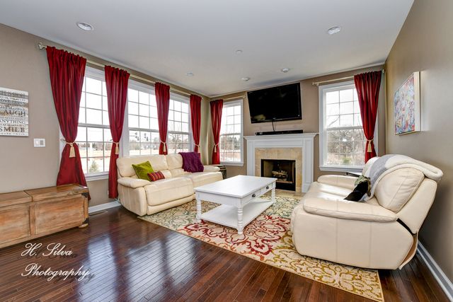 1403 Karen Drive, West Dundee, IL 60118