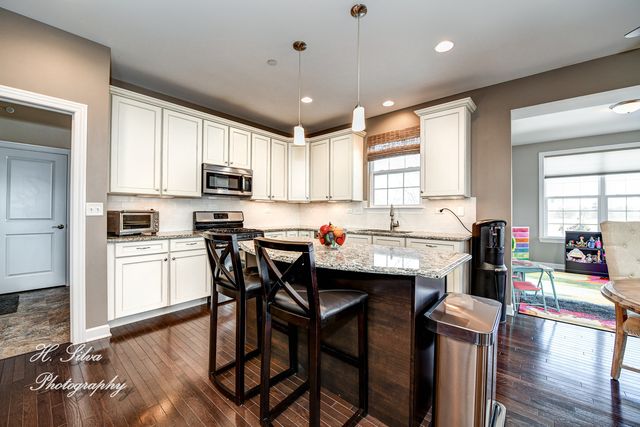 1403 Karen Drive, West Dundee, IL 60118